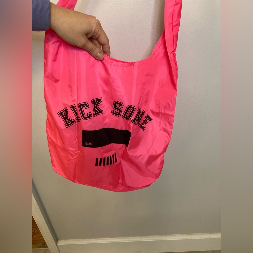 Victoria’s secret sport bag NWT bright pink one pocket on the inside